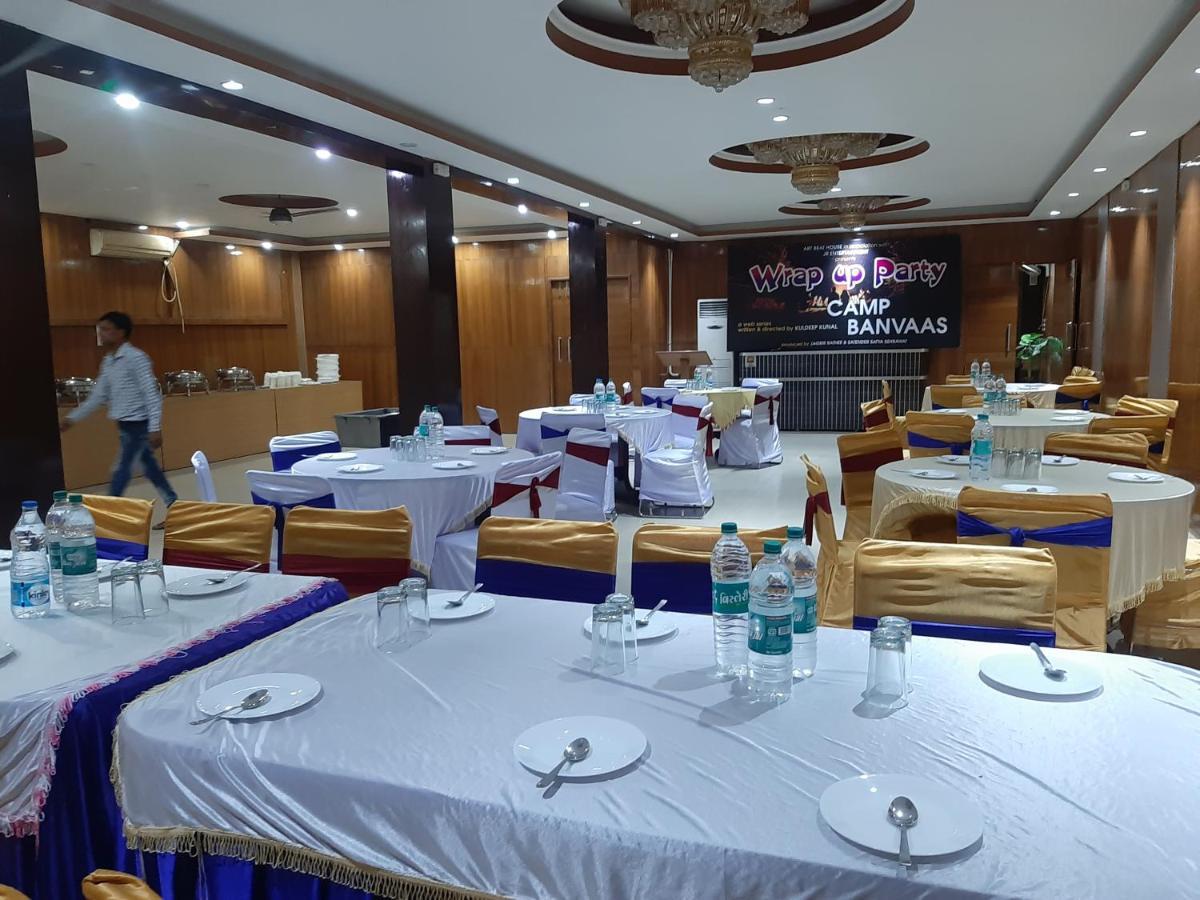 Hotel Platinum Plaza Rohtak Bagian luar foto