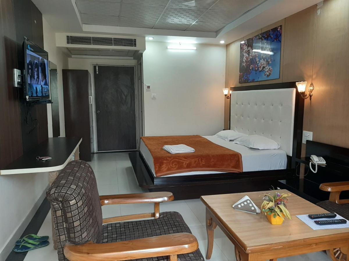 Hotel Platinum Plaza Rohtak Bagian luar foto