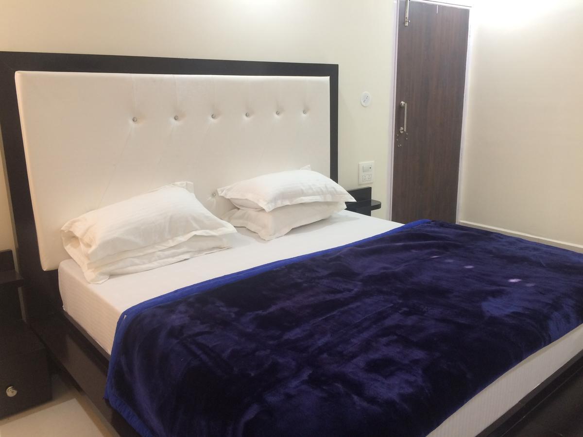 Hotel Platinum Plaza Rohtak Bagian luar foto