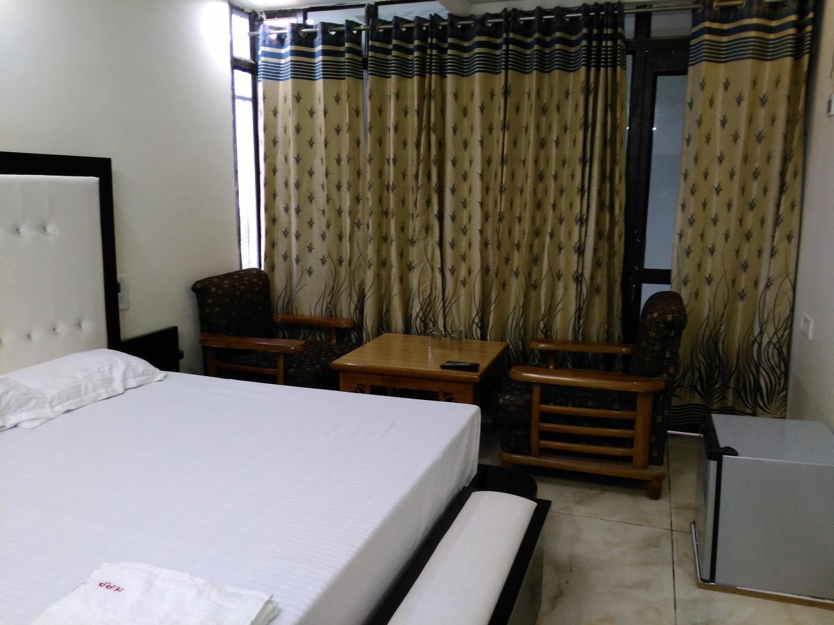Hotel Platinum Plaza Rohtak Bagian luar foto