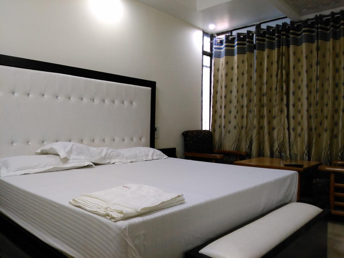 Hotel Platinum Plaza Rohtak Bagian luar foto
