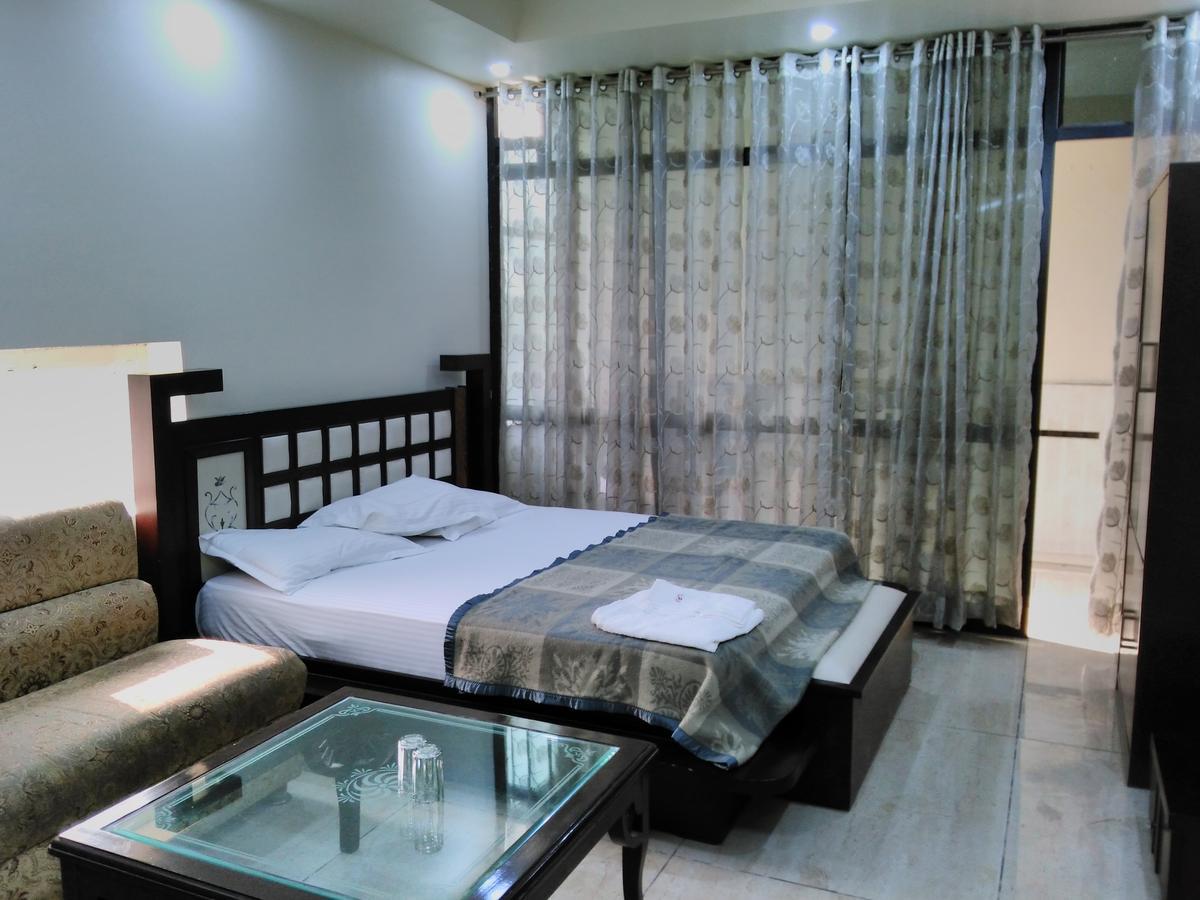 Hotel Platinum Plaza Rohtak Bagian luar foto
