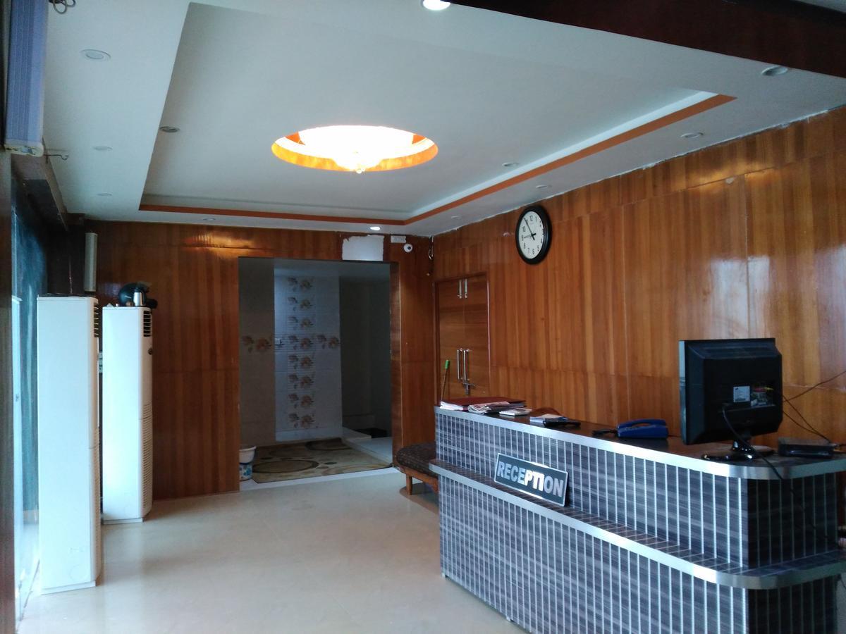 Hotel Platinum Plaza Rohtak Bagian luar foto