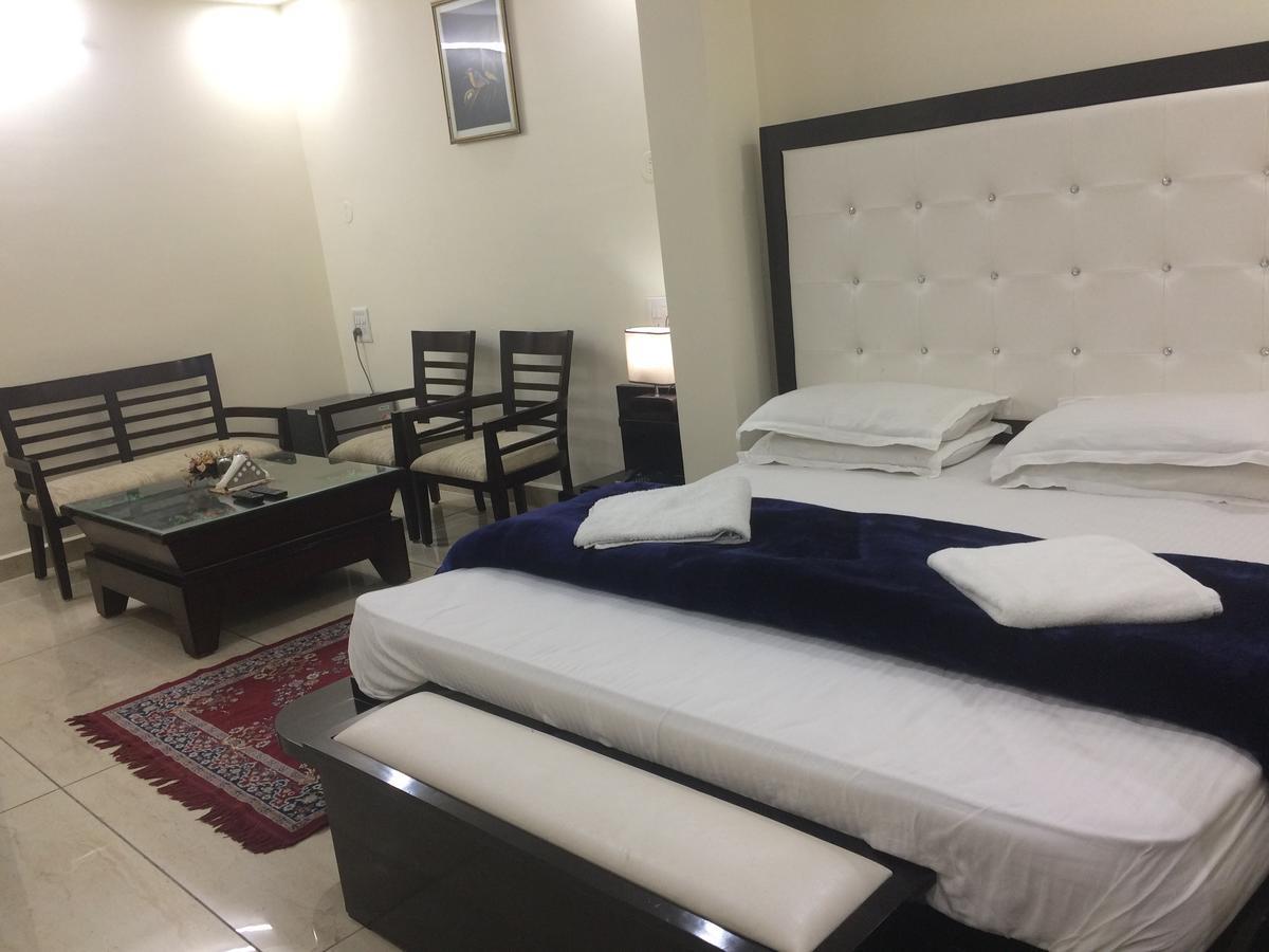 Hotel Platinum Plaza Rohtak Bagian luar foto