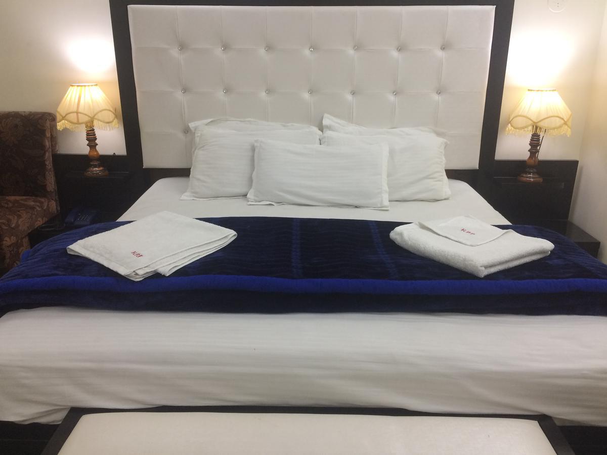 Hotel Platinum Plaza Rohtak Bagian luar foto