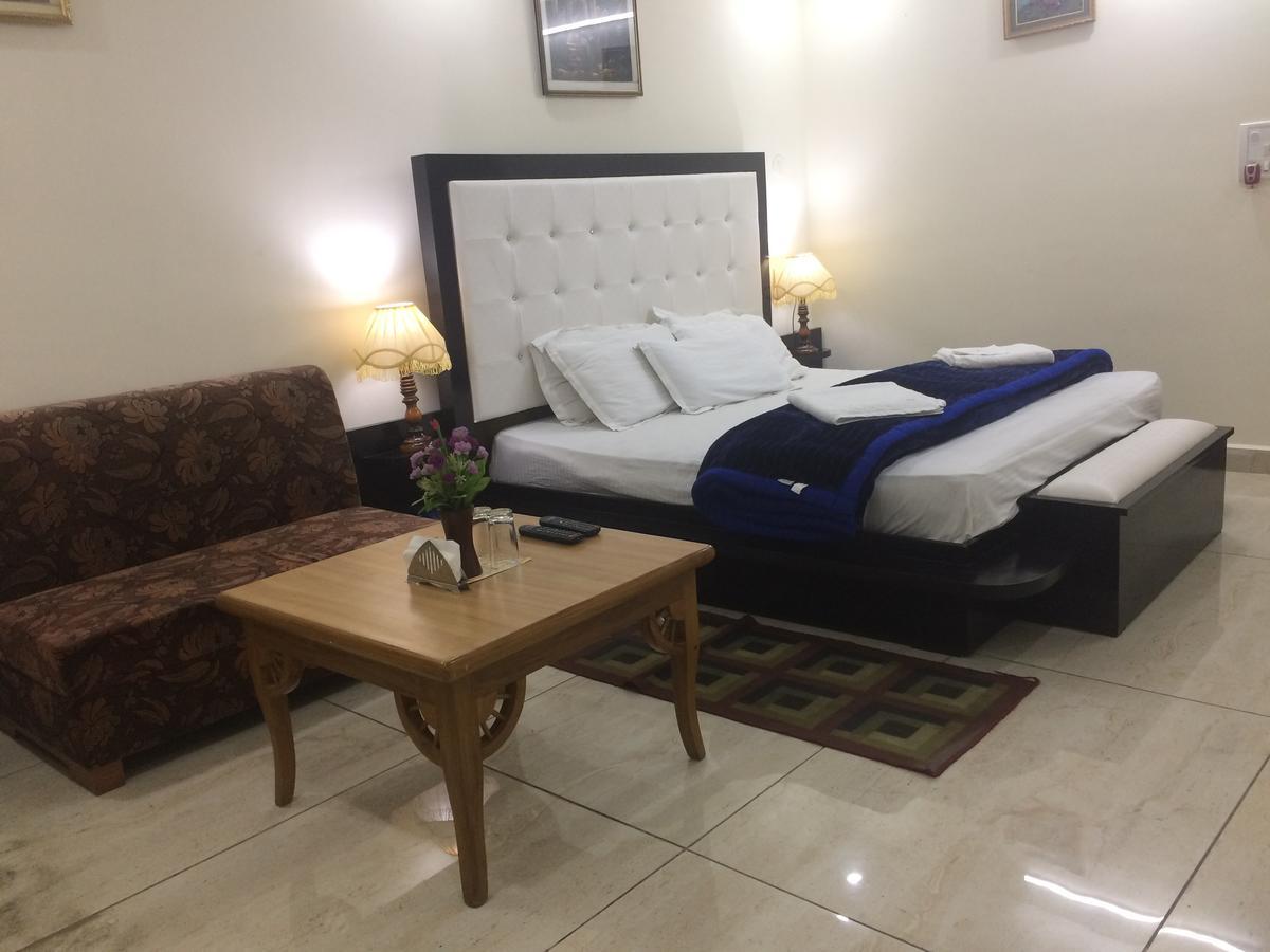 Hotel Platinum Plaza Rohtak Bagian luar foto