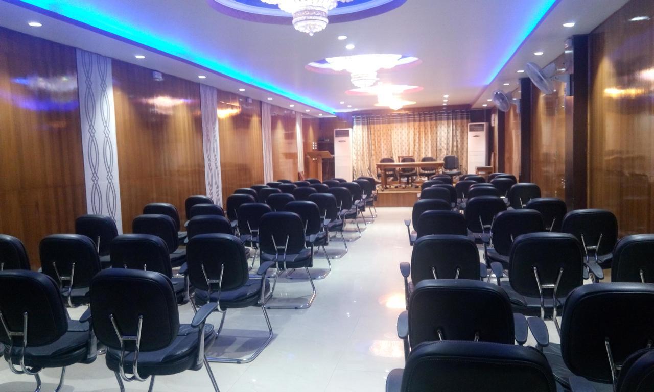Hotel Platinum Plaza Rohtak Bagian luar foto