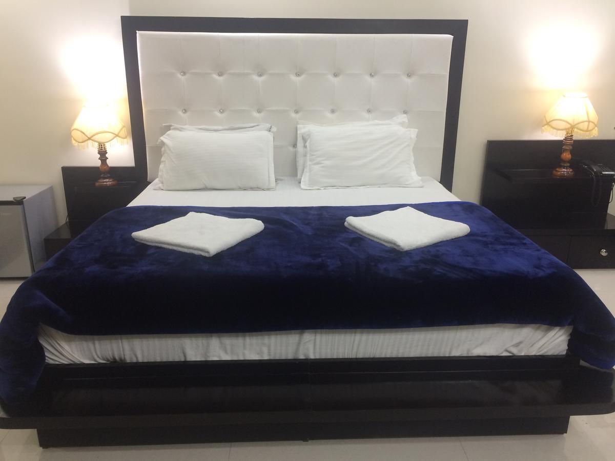 Hotel Platinum Plaza Rohtak Bagian luar foto