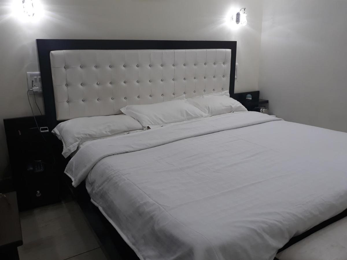 Hotel Platinum Plaza Rohtak Bagian luar foto